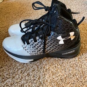Under Armour Women’s Basketball Shoe size 8